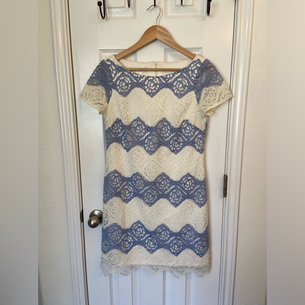 Maggy London Blue White Lace Striped Chevron Short Sleeve Dress Size 4